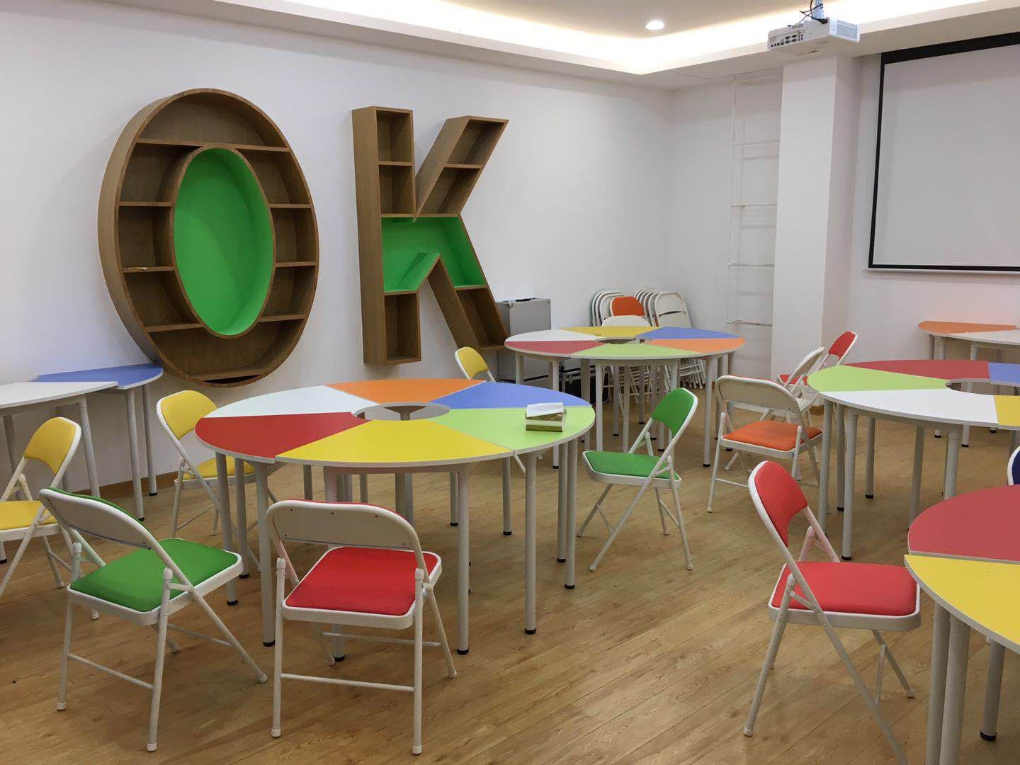 三樓團(tuán)隊(duì)室_惠州市惠陽區(qū)心飛翔教育咨詢